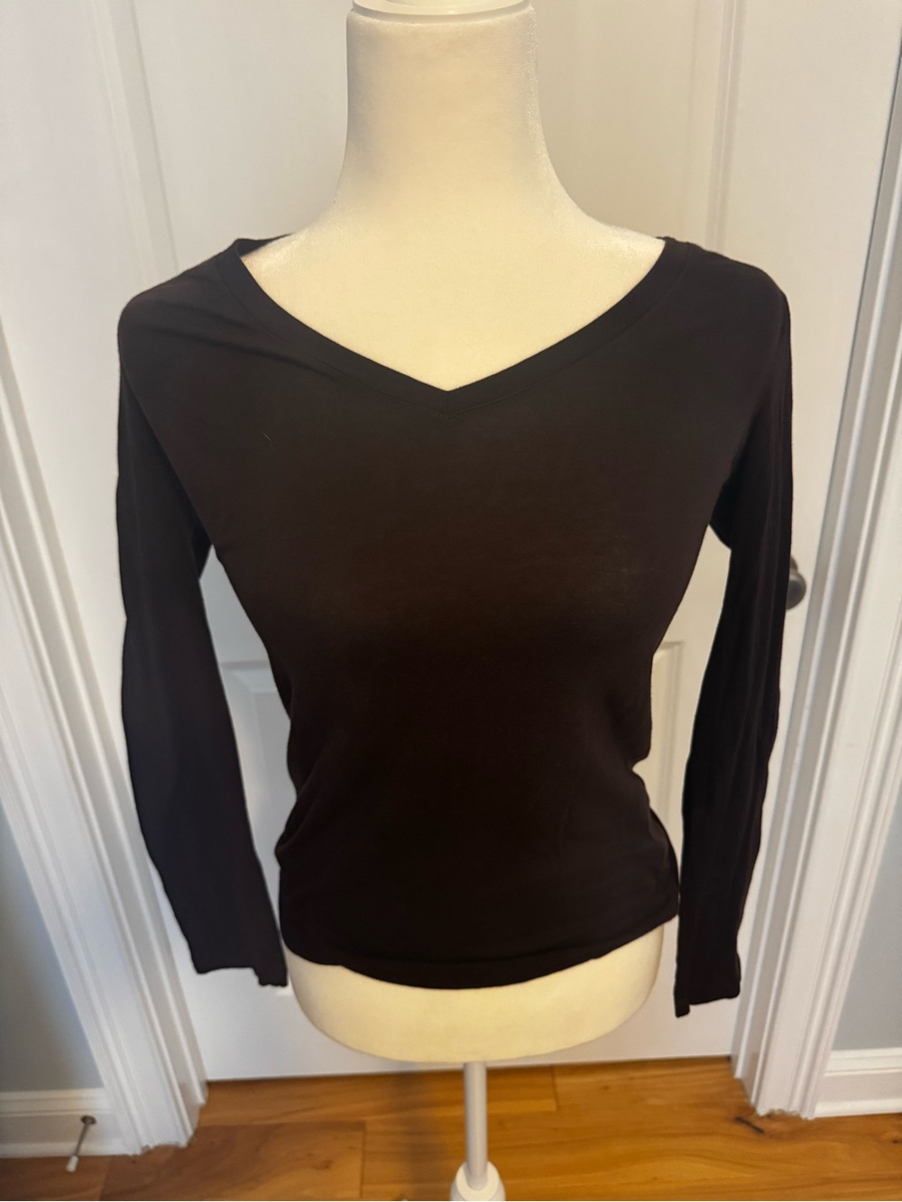 Classic Women's brow V-Neck Long Sleeve Top